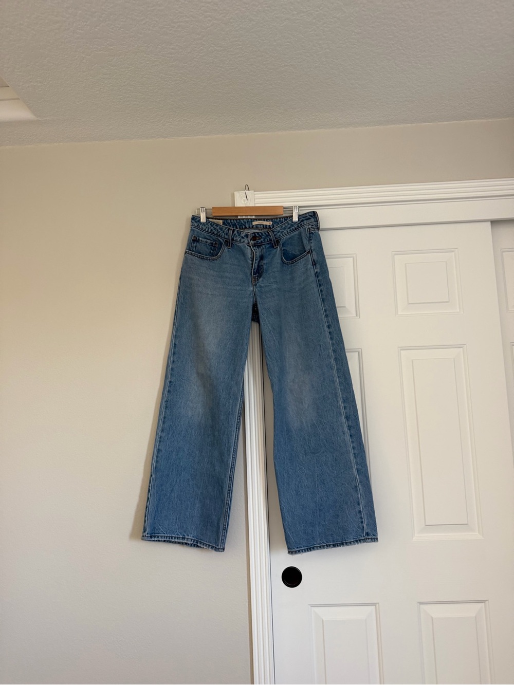 Classic Wide-Leg Women’s Jeans in Light Blue